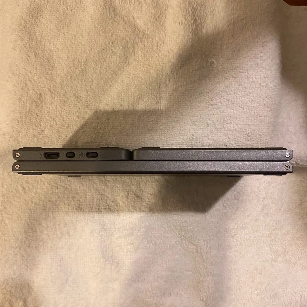 Tri~Fold Keyboard With Touchpad